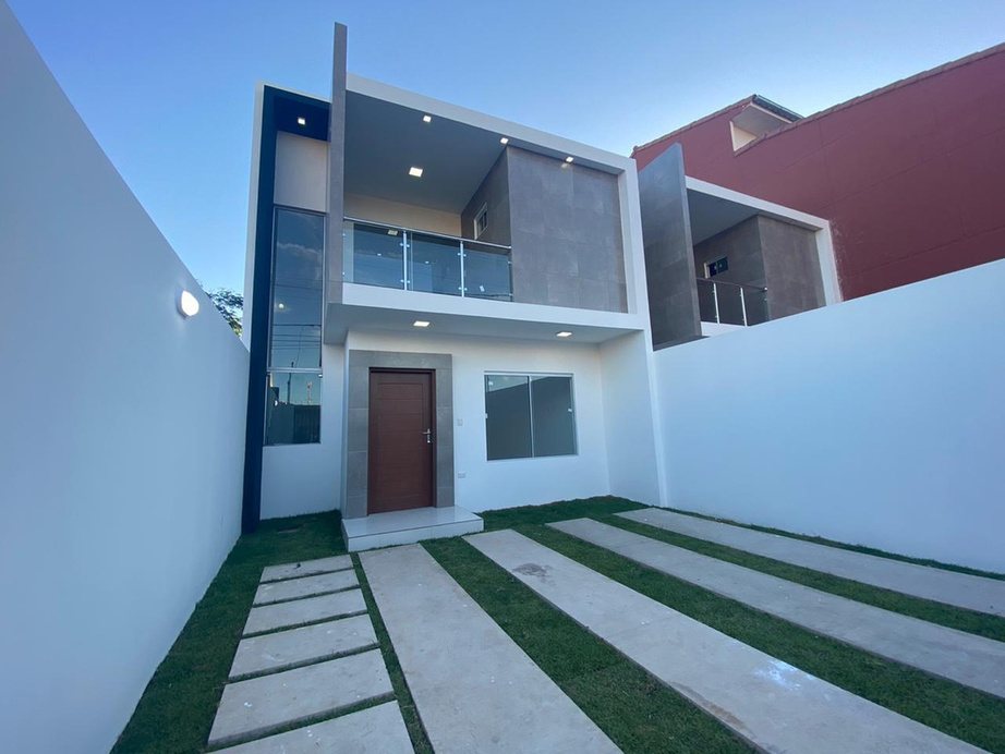 Casa de dos plantas construida por Constructora Olardu